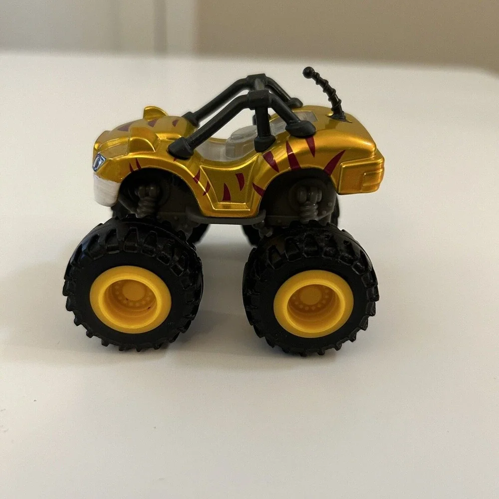 Blaze‎ and the Monster Machines Metallic Racer Stripes die-cast Fisher-Price